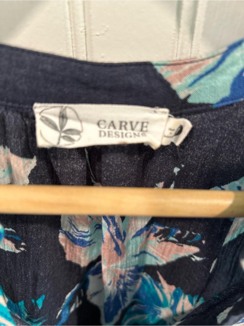 Carve Designs Navy Floral Sleeveless V-Neck Tank with Teal & White Flowers - Picture 3 of 6